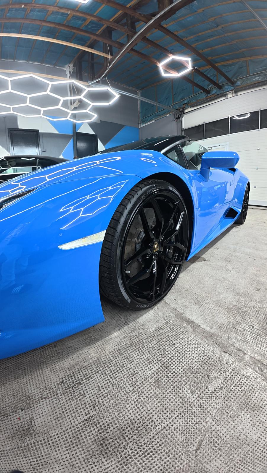 Felge Lamborghini Huracán nach Detailreinigung