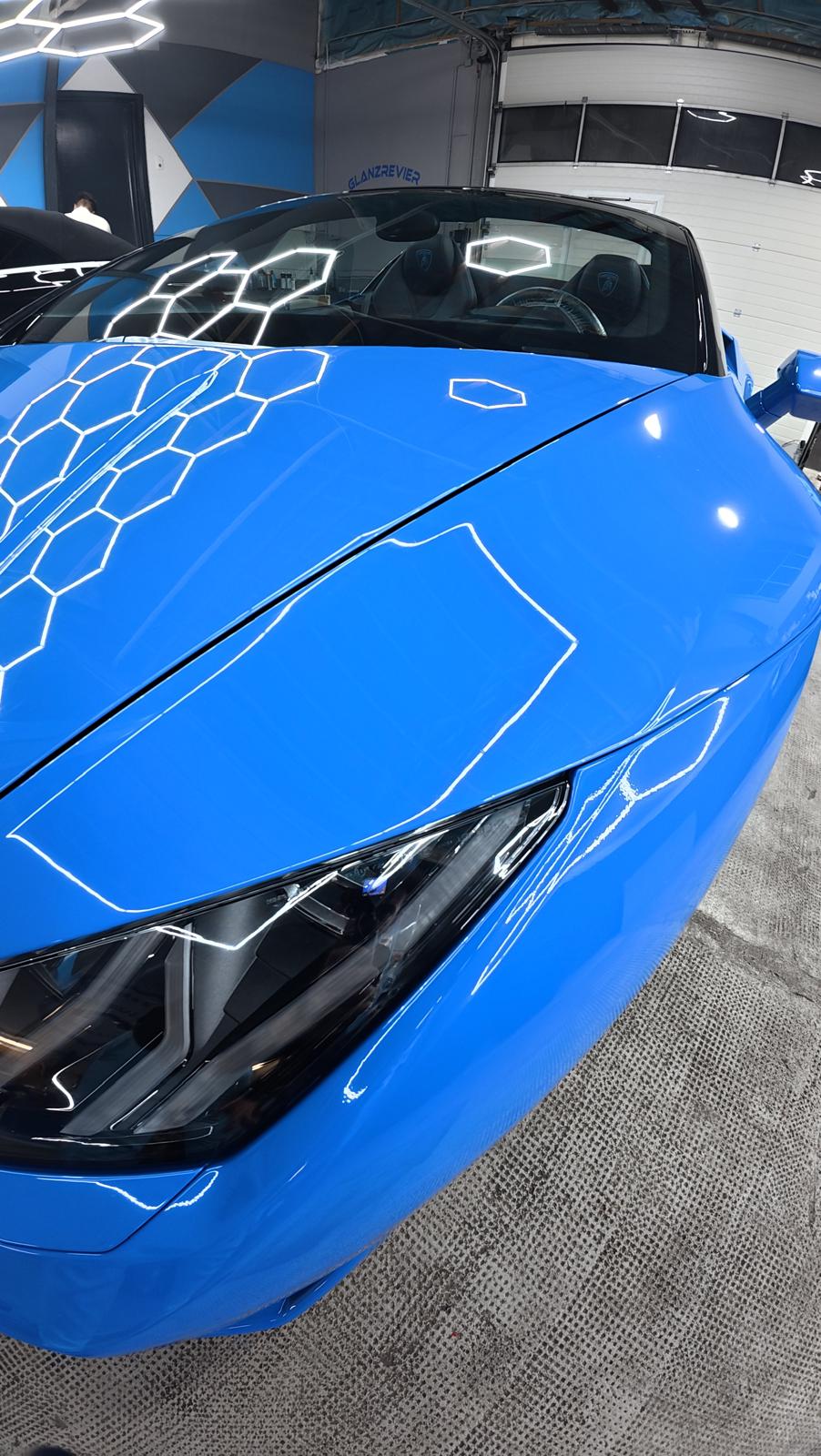 Lamborghini Haube mit Reflexionen nach Keramikversiegelung