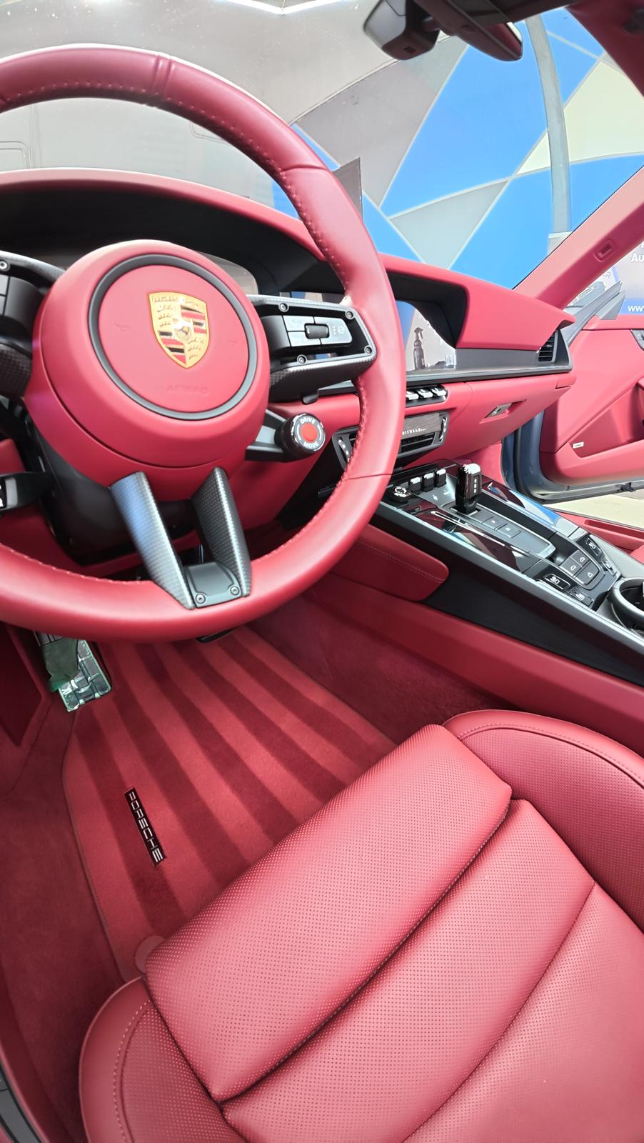 Porsche Cockpit vor der Veredelung