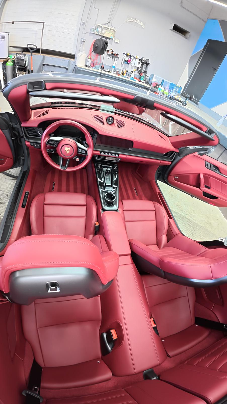 Porsche Innenraum komplett aufbereitet, rotes Leder, Cabrio